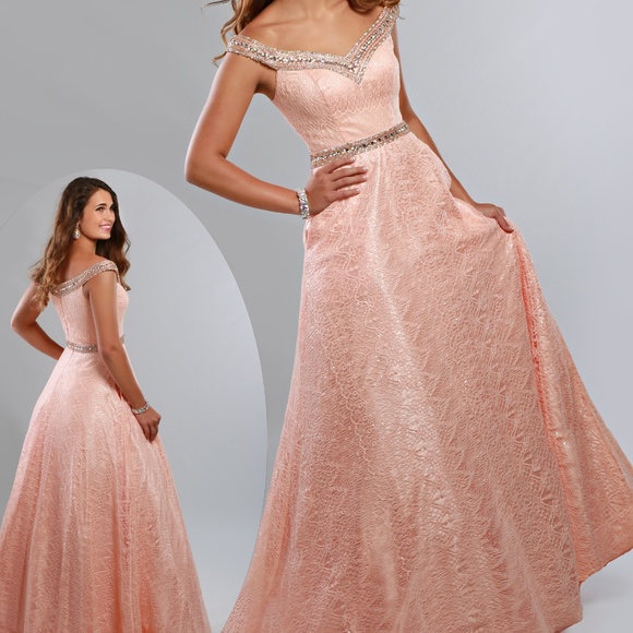 Dress - Picture 1 of 7